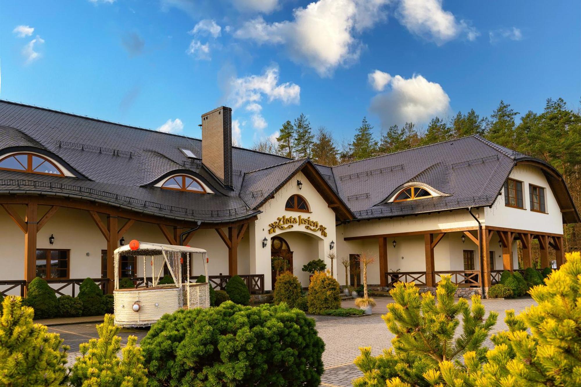 Zlota Jesien Restauracja I Noclegi Nad Jeziorem Картузы Экстерьер фото